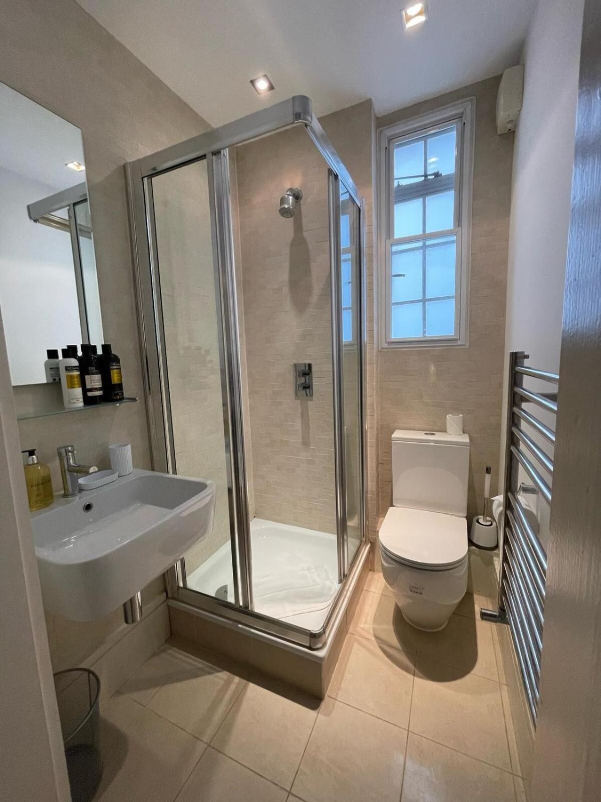 Luxury Three Bedroom In Kensington Apartamento