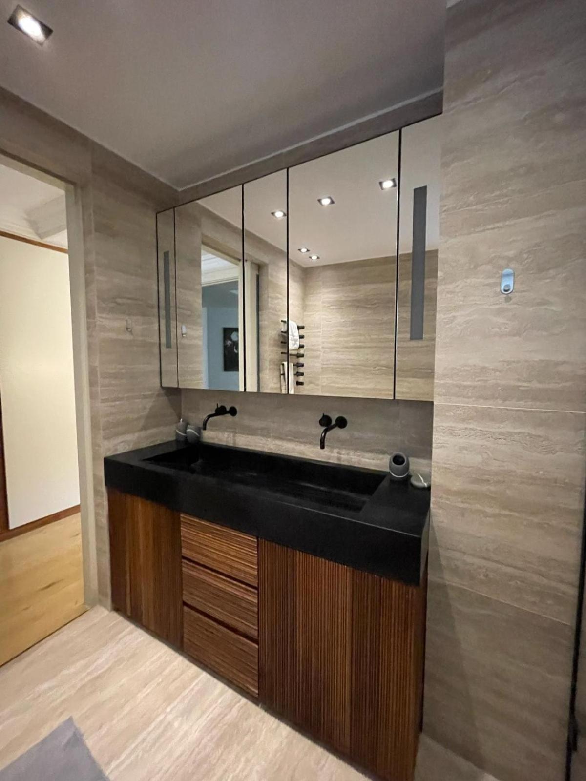 Luxury Three Bedroom In Kensington