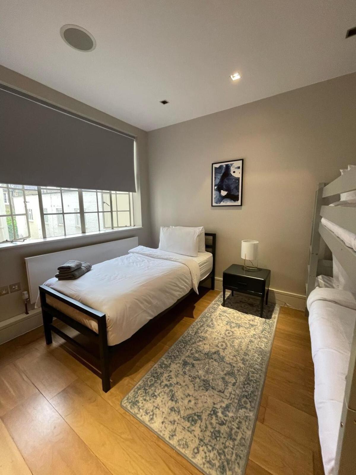 Luxury Three Bedroom In Kensington Apartamento