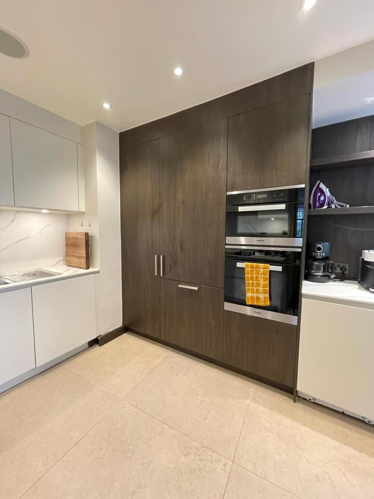 Luxury Three Bedroom In Kensington